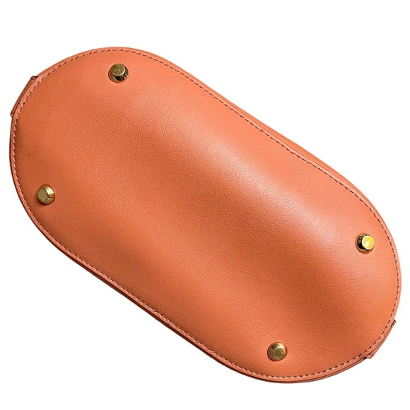 Donna Karan Adan Bucket Bag 100% Leather Pockets & Interior w/ Adjustable Strap - Picture 5 of 13